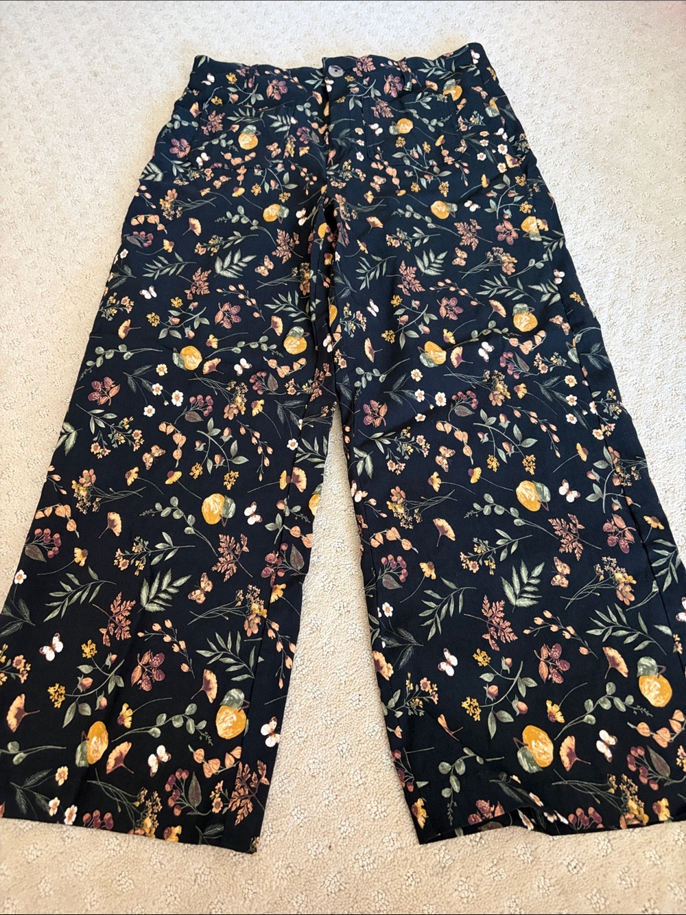 Jules & Leopold Black Floral Wide-Leg Cropped Pants with Yellow Accents